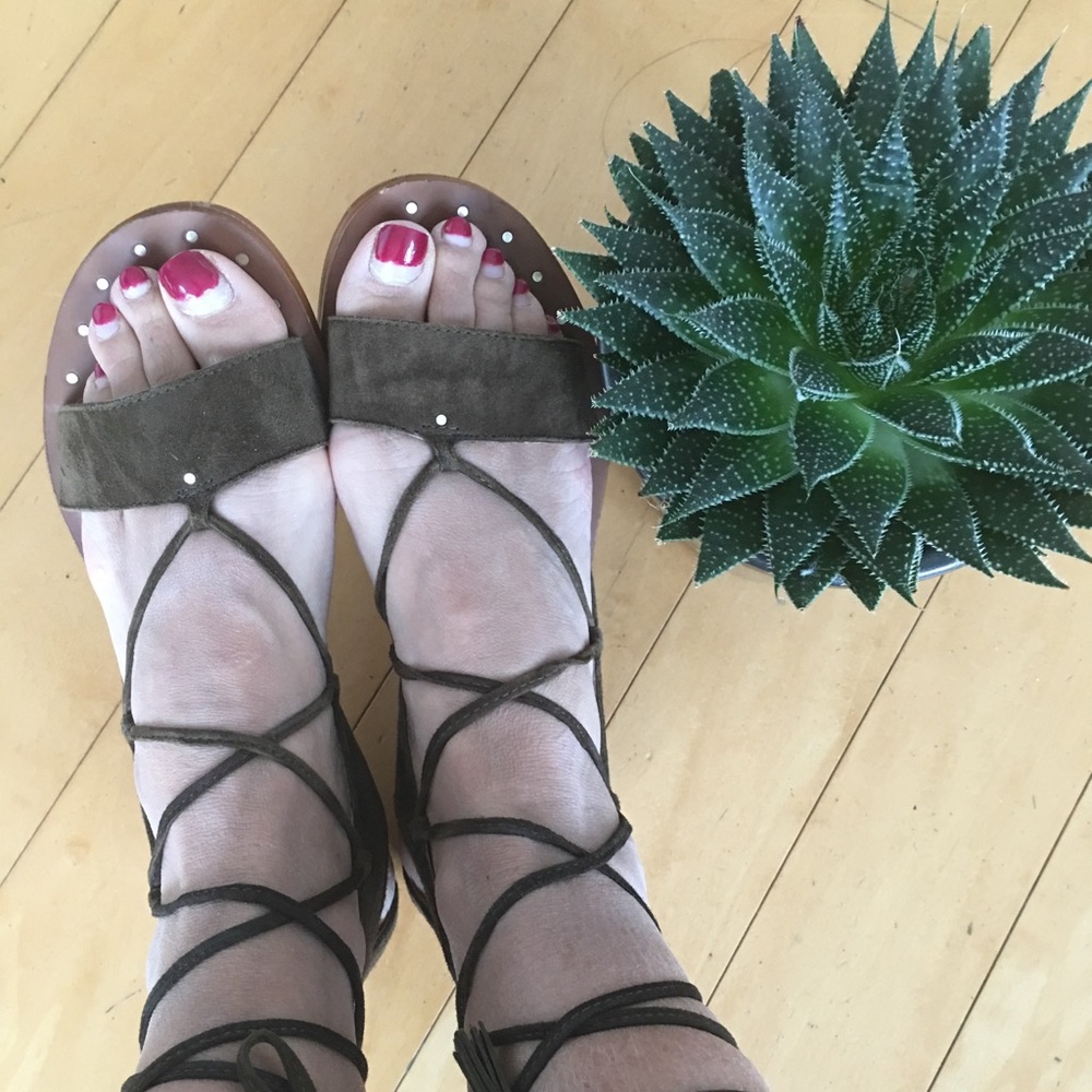 Madewell: Bridget Lace-Up Sandal in Suede - Picture 8 of 8